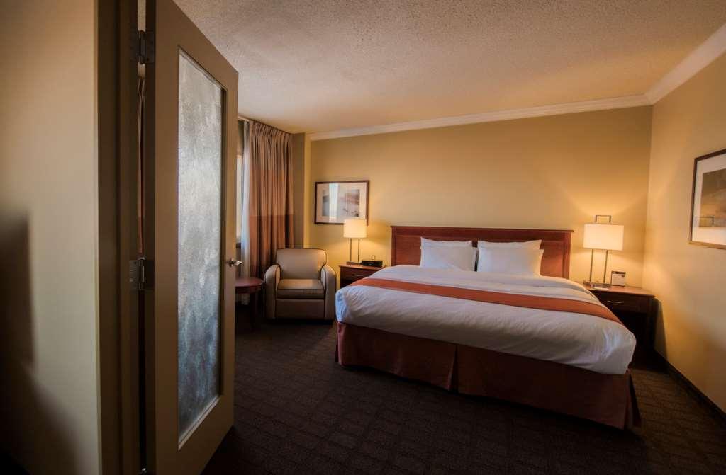 The Explorer Hotel Yellowknife Zimmer foto